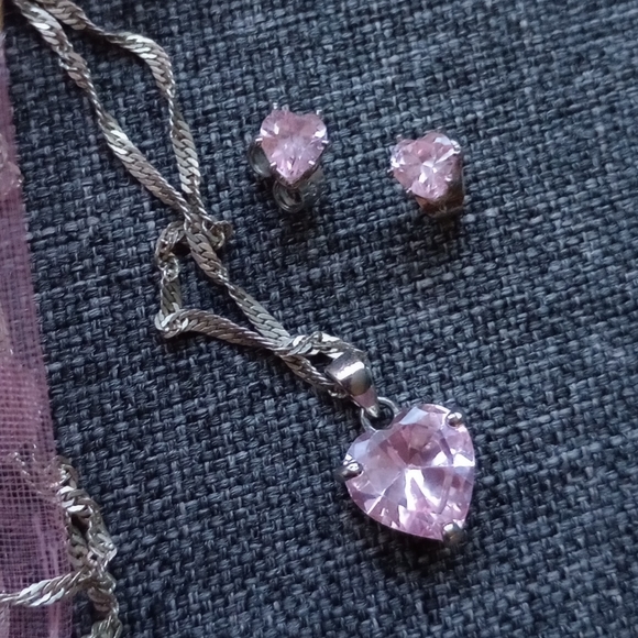 Dainty Silver Pink Gem Jewel Heart Studs Matching Pendant Set - Picture 2 of 2